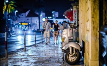 Czy można jeździć skuterem 50 bez prawa jazdy 2023?