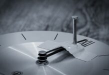 Czym przykleić listwy maskujące do drzwi? Czym przykleić listwy maskujące do drzwi?